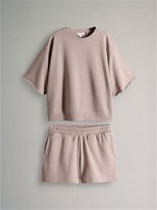 Conjuntos cortos informales de gran tamaño para mujer con logotipo personalizado OEM, conjuntos de 2 piezas de Camiseta corta cuadrada sólida de algodón y pantalones cortos - Product Image 3