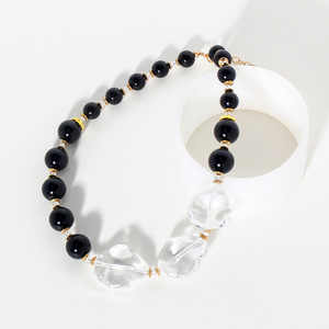 Gargantilla gruesa, collar llamativo con cuentas bohemias para mujer, collar con babero de moda con cuentas grandes en blanco y negro - Product Image 4