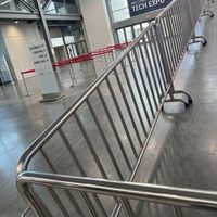 Barrera Metálica Móvil para Control de Multitudes, para Estaciones, Exposiciones y Eventos Públicos