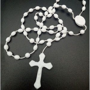 Collar de rosario que brilla en la oscuridad, cuentas luminosas de plástico, colgante de cruz, color aleatorio, regalo, joyería - Product Image 3