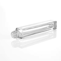 Bouchon en aluminium de bouteille en verre de forme carrée portable de 10ml 15ml avec atomiseur pour bouteilles de pulvérisation de brume fine de parfum