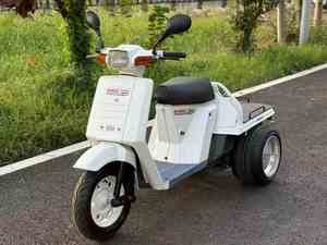 Triciclo Scooter Honda1 Gyro up 50cc Lean Auto con Plataforma de Carga Plana Grande, Estable, de 3 Ruedas, para Reparto - Product Image 1