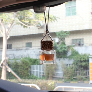Chai Nước Hoa Ô Tô <span class=keywords><strong>10Ml</strong></span> Hình Tròn Rỗng Treo Mới Chai Khuếch Tán Làm Mát Ô Tô Bằng Thủy Tinh Sang Trọng Hình Vuông Với Dung Dịch Thơm Tùy Chỉnh - Product Image 3
