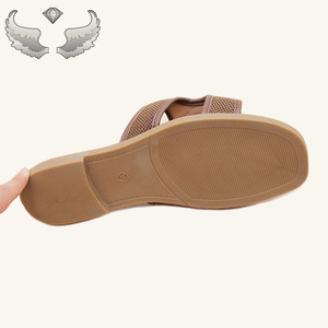 Sandalias y zapatillas planas informales de nuevo diseño de verano de alta calidad para mujer, sandalias y zapatillas transpirables con punta abierta para exteriores para mujer - Product Image 6