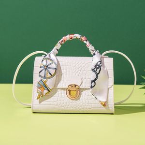 Sac a main cabas matelasse de luxe en nylon grande capacite personnalisable avec logo ideal pour lhiver - Product Image 2
