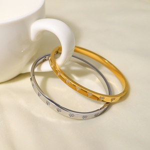 Raffinato Bracciale di Coppia in Acciaio Inossidabile con Cuore e Zirconi Cubici, Gioielli di Lusso Leggero - Product Image 2