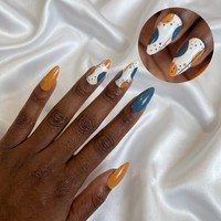 Vente en gros de faux ongles à presser, motifs géométriques abstraits, formes Stiletto et Amande, couleurs Orange et Teal, pour marque privée