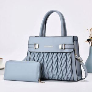 Bolso bandolera de lujo para mujer de marca famosa, diseño moderno de piel sintética suave. - Product Image 5
