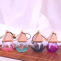 Diffuseur d'arômes à vente chaude, mini flacon de parfum pour voiture en verre vide de 7 ml, diffuseur d'air avec couvercle en bois