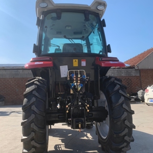 Tracteur agricole Hongyang 704 70HP 4x4 rouge avec cabine, transmission par engrenages, haute productivité - Product Image 5