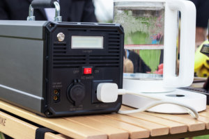 High Power 1kw Outdoor Emergency Supply Bank Station 500w 1000w Solar Generator - Product Image 3