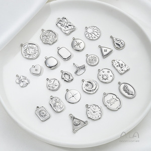 Dije <span class=keywords><strong>de</strong></span> Acero Inoxidable 316 HB555, Sin Decoloración, con Diseño <span class=keywords><strong>de</strong></span> Flor <span class=keywords><strong>de</strong></span> <span class=keywords><strong>Cuatro</strong></span> Hojas, Hoja <span class=keywords><strong>de</strong></span> Albaricoque, Estrella, Sol, <span class=keywords><strong>Luna</strong></span>, para Joyería Plateada, Accesorios para Manualidades - Product Image 1