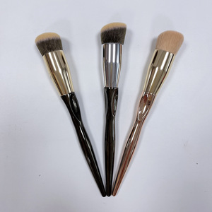 Nouvelle tendance : 1 pinceau de maquillage rotatif en plastique ABS rouge et rose, entièrement orné de strass, ensemble de pinceaux de maquillage brillant et glamour avec sac - Product Image 4