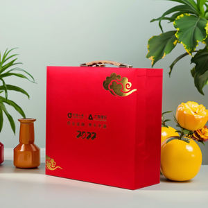 Maleta de cartón de lujo con logotipo personalizado, caja de regalo, embalaje de Año Nuevo chino de gama alta con asa de transporte, materiales reciclados - Product Image 2