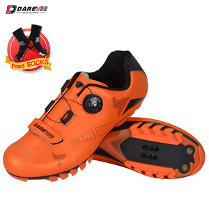 Chaussures de <span class=keywords><strong>VTT</strong></span> personnalisées Darevie chaussures de <span class=keywords><strong>VTT</strong></span> professionnelles chaussures de cyclisme <span class=keywords><strong>VTT</strong></span> d'intérieur pour hommes de couleur <span class=keywords><strong>blanche</strong></span> - Product Image 4