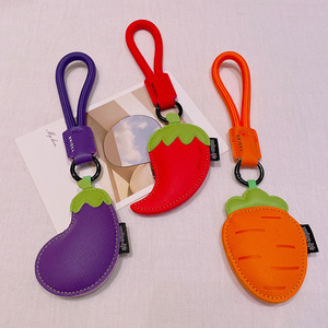 Llavero de cuero PU con colgante de vegetales de dibujos animados únicos, encantador dije de zanahoria, <span class=keywords><strong>berenjena</strong></span> y chile, accesorio para bolso, colgante para teléfono, dijes para teléfono - Product Image 2