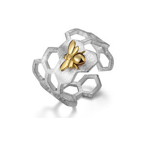 Cincin Manset Paduan Trendy untuk Wanita Desain Sarang Lebah Alami Buatan Tangan dengan Struktur Berongga Unik - Product Image 1