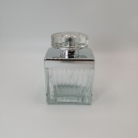 Flacon de parfum carré de luxe personnalisé en verre mat de 80 ml avec bouchon transparent, pulvérisateur à pompe, marquage à chaud et impression sérigraphique