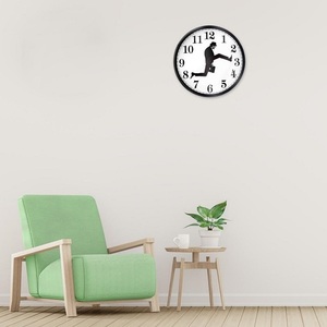 Horloge murale inspirée de la comédie britannique Ministry of Silly Walks, décoration d'intérieur comique, montre murale fantaisie, horloge silencieuse amusante - Product Image 4