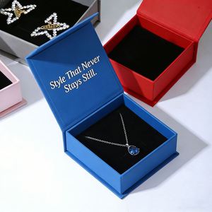 Boîte à bijoux de luxe avec fermeture magnétique et doublure en satin pour l'affichage des bagues, des boucles d'oreilles et des bijoux fins - Product Image 1