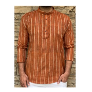 เสื้อคุรต้าแขนสั้นผ้าคอตตอนเนื้อนุ่มแท้ออกแบบโดยดีไซเนอร์สำหรับผู้ชายจากผู้ผลิตอินเดีย - Product Image 1