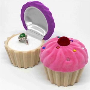 Bán Buôn Hình Dạng Bánh Làm Cho Một Cầu Hôn Vòng Cổ Trang Sức Nhung Hộp Nhẫn - Product Image 2