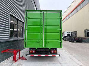 Popular en África, camión de carga con caja cerrada Sinotruck Howo RHD y LHD con puerta lateral y puerta trasera para transporte logístico. - Product Image 4