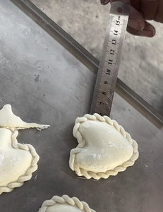 Machine à samosas et raviolis robuste de type 80 avec moules de formage à haute efficacité - Product Image 4