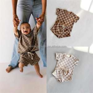 Ensemble de vêtements d'été pour tout-petits en coton 100% à motif damier, faible MOQ, fabrication sur mesure, t-shirt et short en molleton français pour enfants - Product Image 2