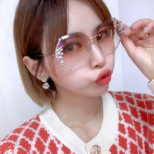 Nouvelles lunettes de soleil tendance abordables pour femmes, lunettes à strass, lunettes de soleil tendance de qualité supérieure pour l'été - Product Image 4