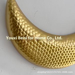 Hiasan dinding sabit besi emas dipalu gantungan dinding seni Modern pernikahan <span class=keywords><strong>Diwali</strong></span> dekorasi dinding logam vertikal mewah - Product Image 6