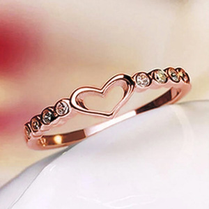 Anello a Forma di Cuore dal Design Semplice per Donne - Product Image 5