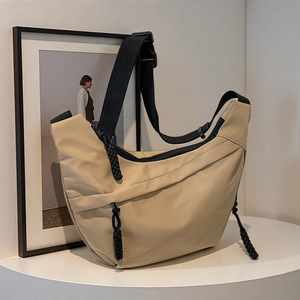 Sac bandoulière léger pour femme, nouveau style, grande capacité, design en forme de chausson, pour étudiants - Product Image 3