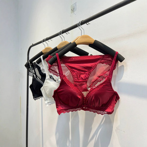 Soutien-gorge push-up extra épais pour femmes à poitrine petite, sans armatures, en satin et dentelle, avec dos élégant, à boutonnage frontal - Product Image 1