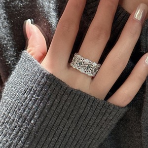 S925 Pure Silver Vintage Lace Ring Simple Vintage Niche Design Light Luxury Fashionable Wide Face Inlay Jewelry - Product Image 2