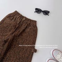 Pantalon léopard pour filles avec poche arrière en forme de cœur, collection automne 2026, vente en gros