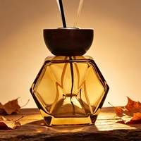 Bouteille vide pour diffuseur à bâtonnets, personnalisée en usine, en verre ambré facetté, avec bouchon à vis, finition givrée, emballage personnalisé, logo et couleur, 100ml 200ml