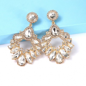 ต่างหูแบบห้อยประดับคริสตัลทรงเรขาคณิตสไตล์ยุโรปอเมริกันสำหรับผู้หญิง ชุบทอง 18K ดีไซน์ทันสมัย - Product Image 5