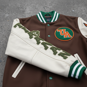 Veste de baseball formelle unisexe avec logo personnalisé OEM, broderie en chenille camouflage sur le devant, manches en polaire, style bomber, veste varsity - Product Image 3