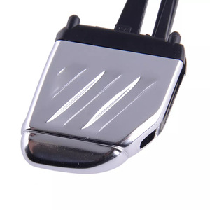 Pièce de rechange pour Land Rover Freelander 2 : Clip de tableau de bord pour aérateur de climatisation et levier de vitesses LR040689 - Product Image 4
