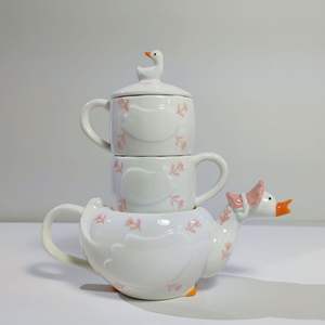 Juego de Tetera y Tazas de Cerámica con Diseño de Ganso de Dibujos Animados, 1 Tetera y 2 Tazas, Bonito Diseño Floral, Caja de Regalo para el Té de la Tarde en Casa - Product Image 2