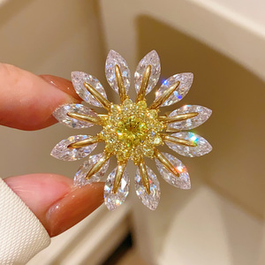 brooches French Style High-end Rotatable Sunflower <b>Brass</b> Brooch Simple Luxury Super Shiny Pin Buckle fashion jewelry brooches - Product Image 5