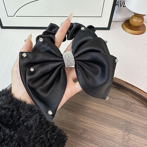 Shenglan Bandeaux de haute qualité pour femmes et filles Chouchous en satin cousus à la main avec perles Barrettes élastiques pour <span class=keywords><strong>cheveux</strong></span> - Product Image 4