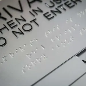 Nooduitgangsteken Voor Australische Markt Met Braille-Symbool