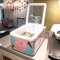 Petite vitrine réfrigérée verticale pour la présentation de gelato, de crème glacée et de sucettes glacées