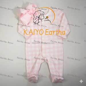 Ensemble cadeau nouveau-né : Barboteuse grenue en coton biologique avec chaussons et bonnet pour bébés - Product Image 6