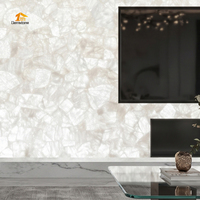 Panneau mural en pierre de quartz blanc naturel à effet lumineux pour fond de télévision, idéal pour la décoration de villas et de maisons