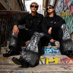 Jeans Unisex de Pierna Ancha con Diseño Personalizado, Patrón de Encaje y Pedrería, Estilo Hip-Hop Urbano, Lavado Oscuro y Efecto Desgastado, Última Colección 2025 - Product Image 2