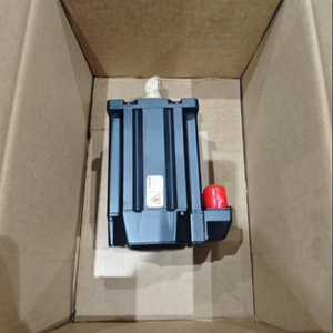 Servomotor Ab Rockwell MPL-B4530K-MJ22A 380V, Controladores de Motor para Instalación Horizontal - Product Image 1