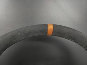 Volant sport à fond plat en cuir suédé et fibre de carbone pour <span class=keywords><strong>Audi</strong></span> RS3/Q5/A7/A8 avec palettes de changement de vitesse sportives à marqueurs orange - Product Image 2